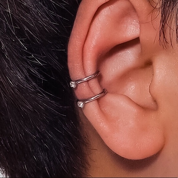 ⚜️𝟯𝟬%𝗢𝗙𝗙 𝗯𝘂𝗻𝗱𝗹𝗲𝘀 𝟯+⚜️ NEW Rhinestone Minimalist Ear Cuff Earring - Picture 4 of 8